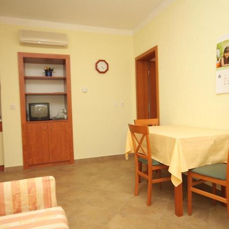 Apartments With A Parking Space Mali Lošinj Buitenkant foto