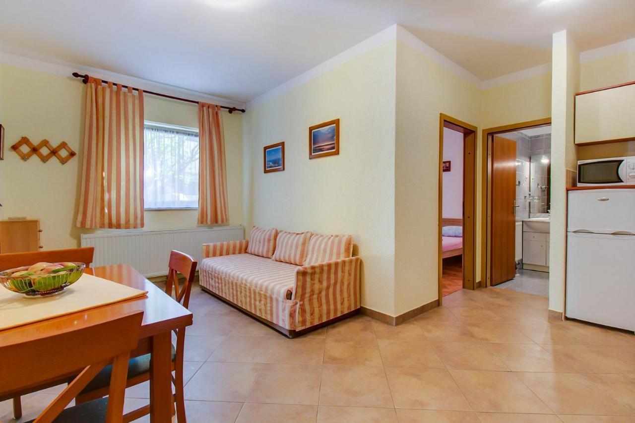 Apartments With A Parking Space Mali Lošinj Buitenkant foto